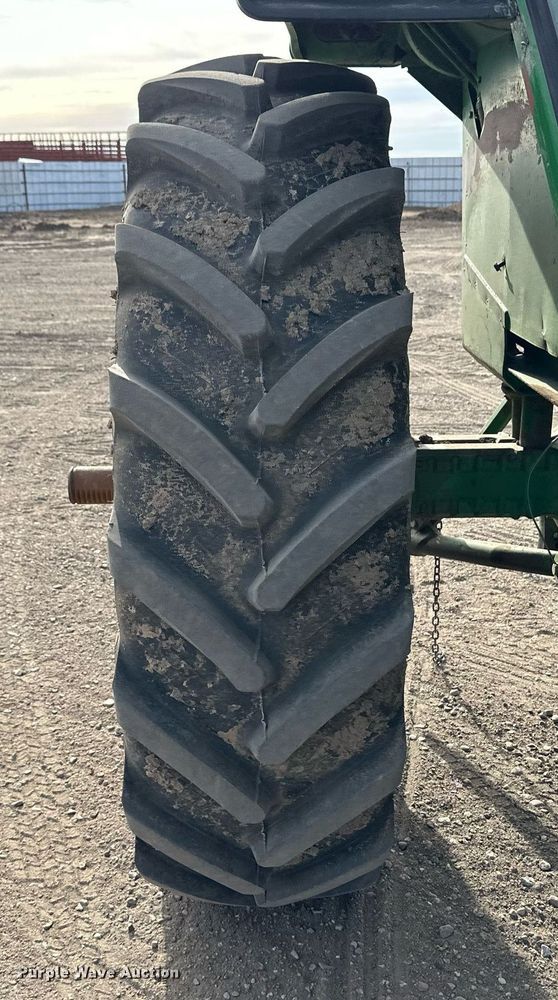 image for item OA9586 1974 John Deere 4430 tractor