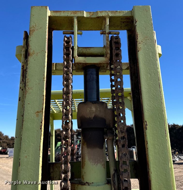 image for item OA9628 Clark IT40B forklift