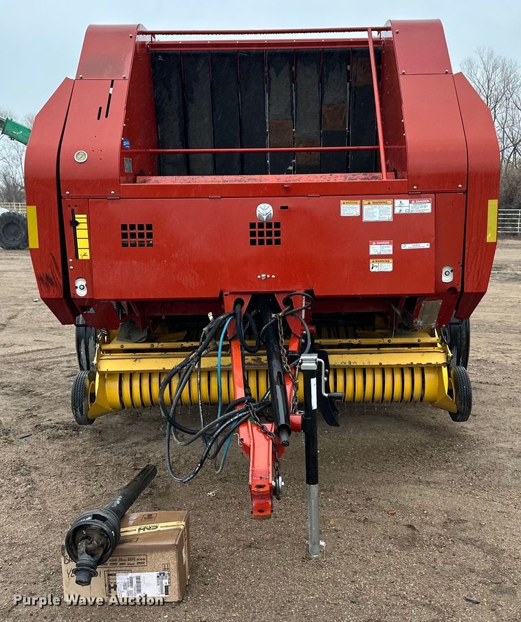 image for item OA9652 2013 New Holland BR7090 Specialty Crop round baler