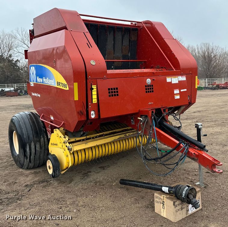 image for item OA9652 2013 New Holland BR7090 Specialty Crop round baler