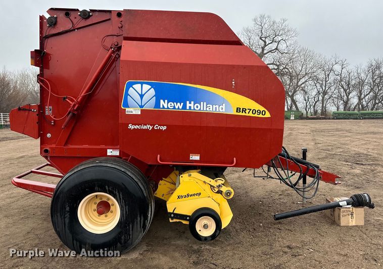 image for item OA9652 2013 New Holland BR7090 Specialty Crop round baler