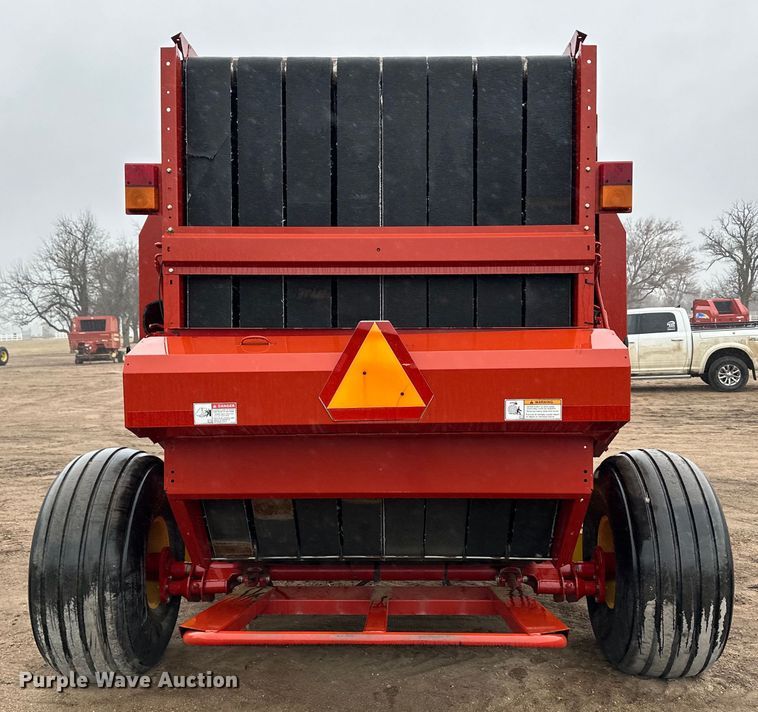 image for item OA9652 2013 New Holland BR7090 Specialty Crop round baler