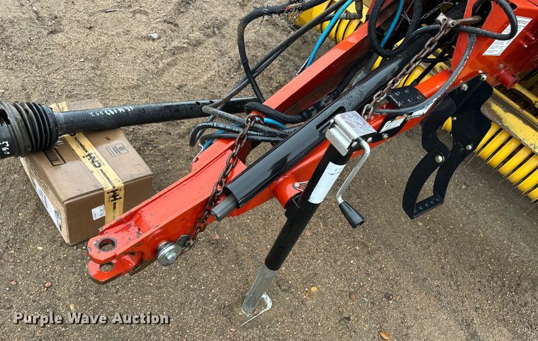 image for item OA9652 2013 New Holland BR7090 Specialty Crop round baler