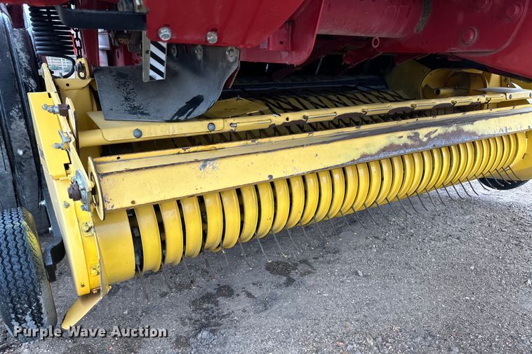 image for item OA9652 2013 New Holland BR7090 Specialty Crop round baler