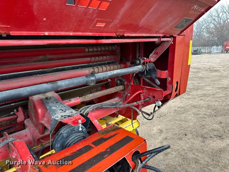 image for item OA9652 2013 New Holland BR7090 Specialty Crop round baler