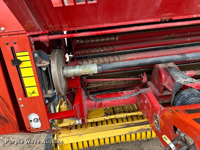 image for item OA9652 2013 New Holland BR7090 Specialty Crop round baler