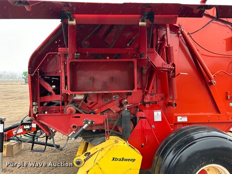 image for item OA9652 2013 New Holland BR7090 Specialty Crop round baler