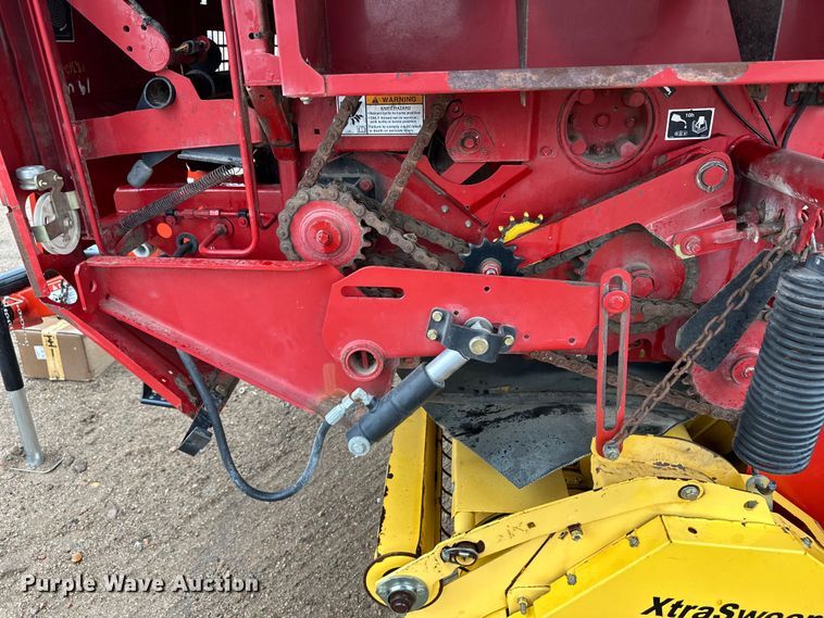 image for item OA9652 2013 New Holland BR7090 Specialty Crop round baler