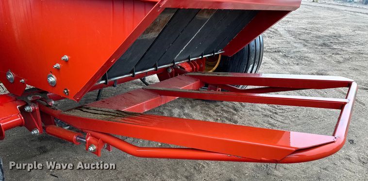 image for item OA9652 2013 New Holland BR7090 Specialty Crop round baler