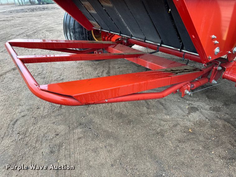 image for item OA9652 2013 New Holland BR7090 Specialty Crop round baler