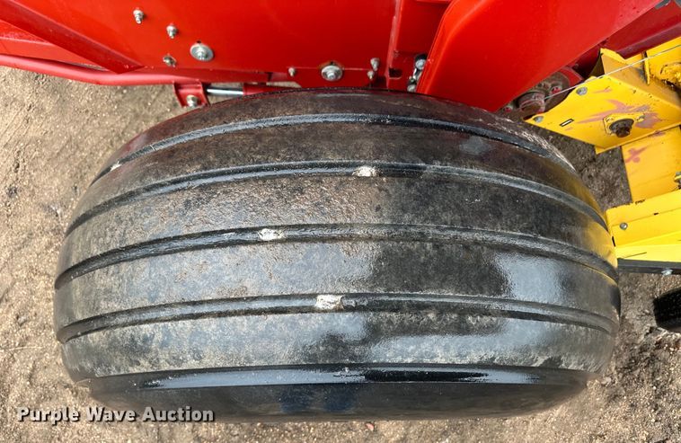 image for item OA9652 2013 New Holland BR7090 Specialty Crop round baler