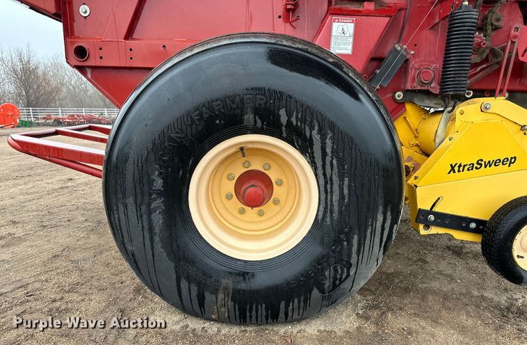 image for item OA9652 2013 New Holland BR7090 Specialty Crop round baler