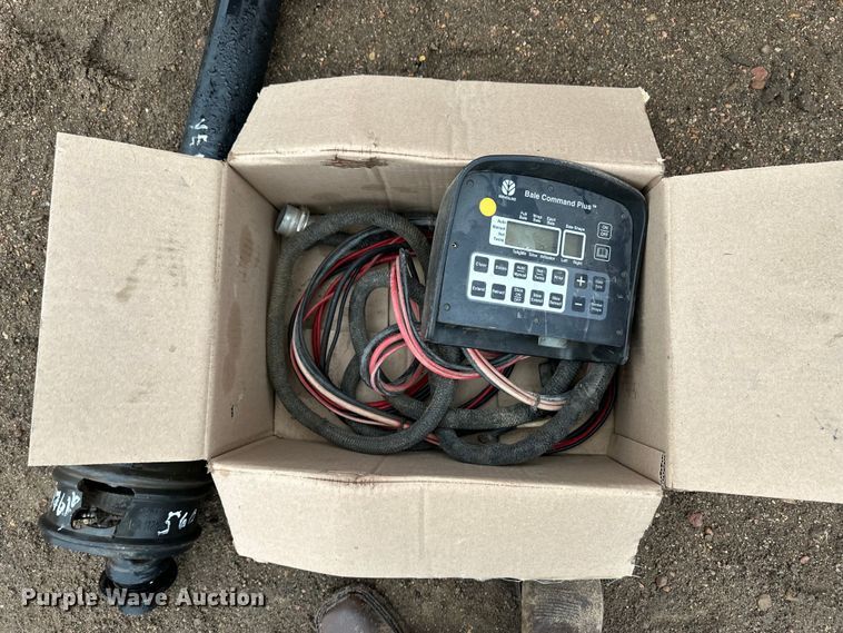 image for item OA9652 2013 New Holland BR7090 Specialty Crop round baler