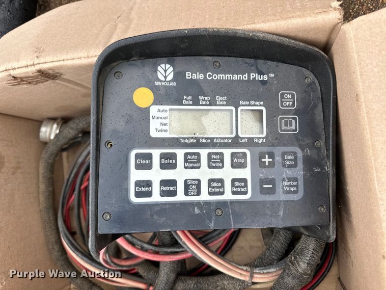 image for item OA9652 2013 New Holland BR7090 Specialty Crop round baler