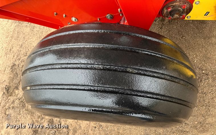 image for item OA9655 2012 New Holland BR7090 Specialty Crop round baler