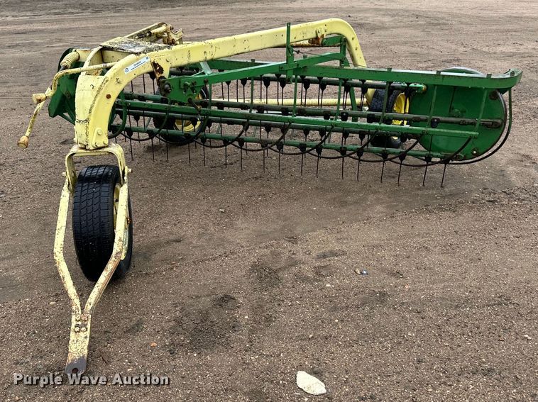 image for item OA9656 John Deere 640 hay rake