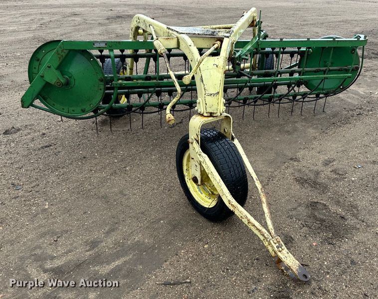 image for item OA9656 John Deere 640 hay rake