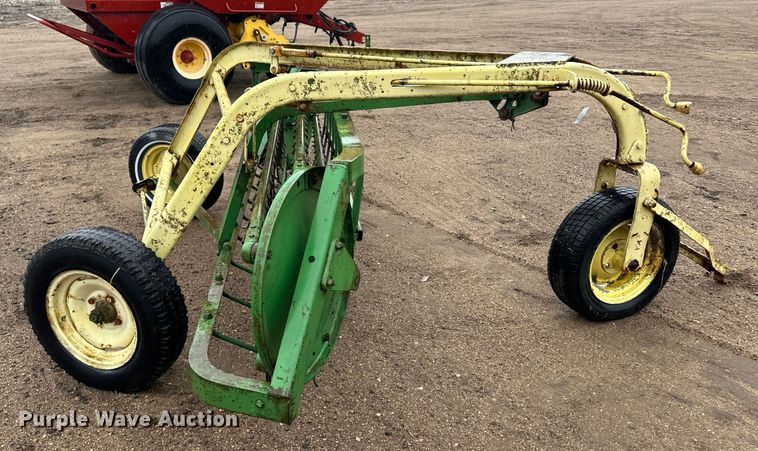 image for item OA9656 John Deere 640 hay rake