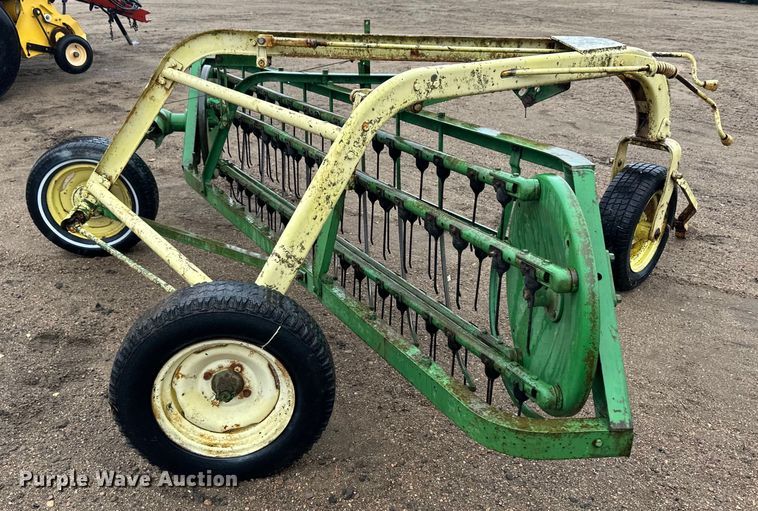 image for item OA9656 John Deere 640 hay rake