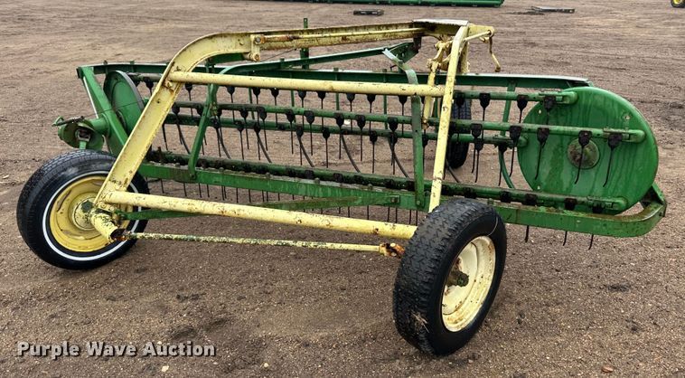 image for item OA9656 John Deere 640 hay rake
