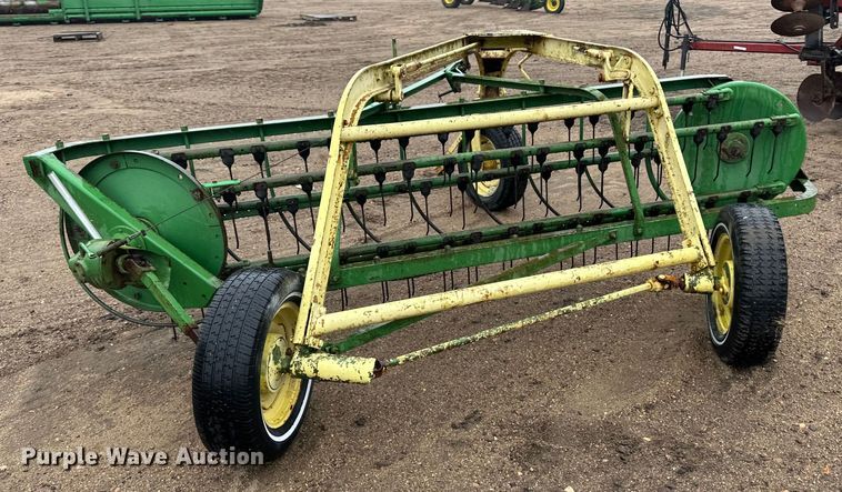 image for item OA9656 John Deere 640 hay rake