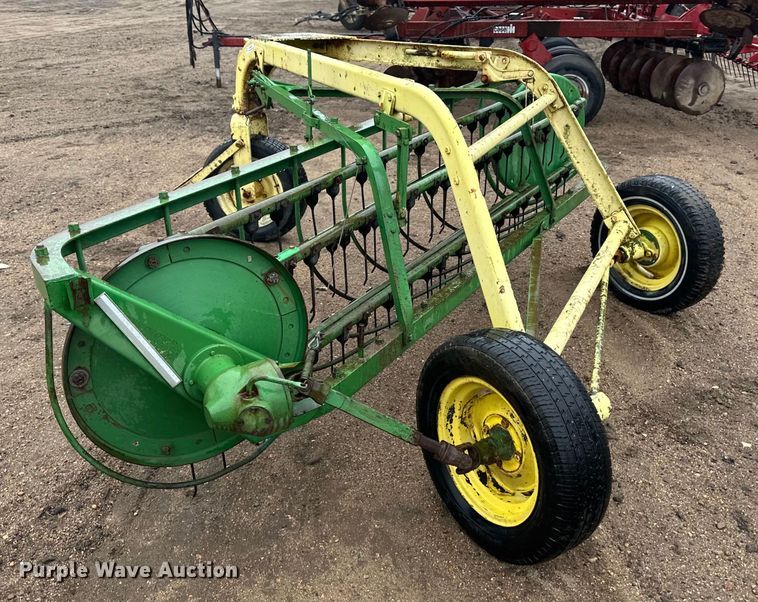 image for item OA9656 John Deere 640 hay rake
