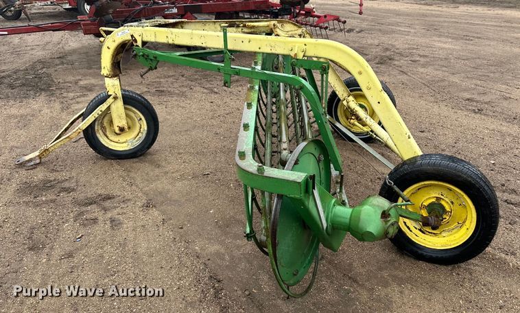 image for item OA9656 John Deere 640 hay rake