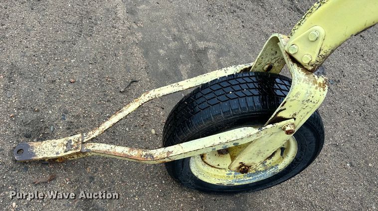 image for item OA9656 John Deere 640 hay rake