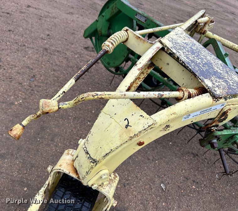 image for item OA9656 John Deere 640 hay rake
