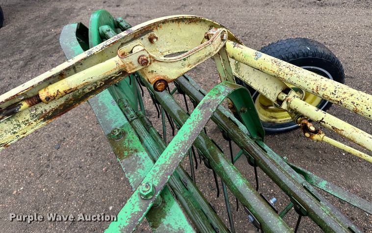 image for item OA9656 John Deere 640 hay rake