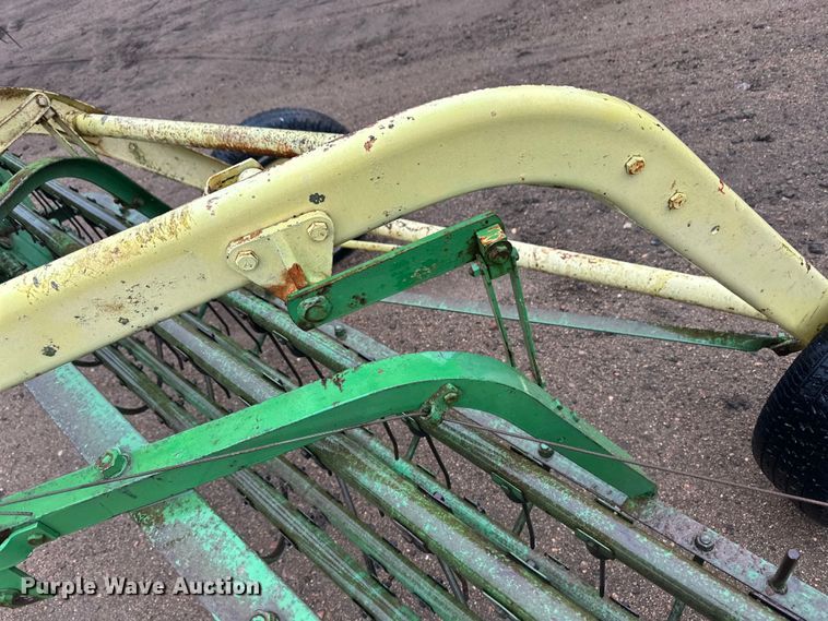 image for item OA9656 John Deere 640 hay rake