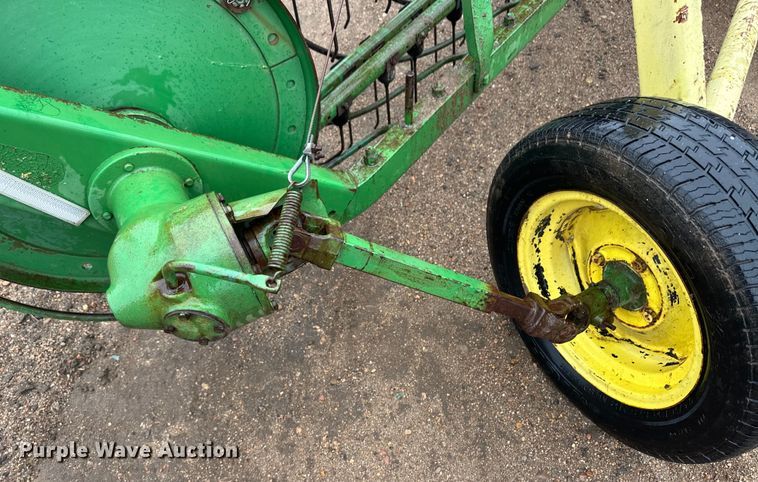 image for item OA9656 John Deere 640 hay rake