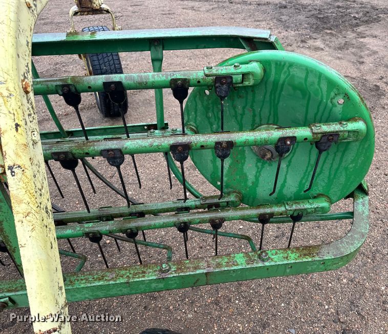image for item OA9656 John Deere 640 hay rake