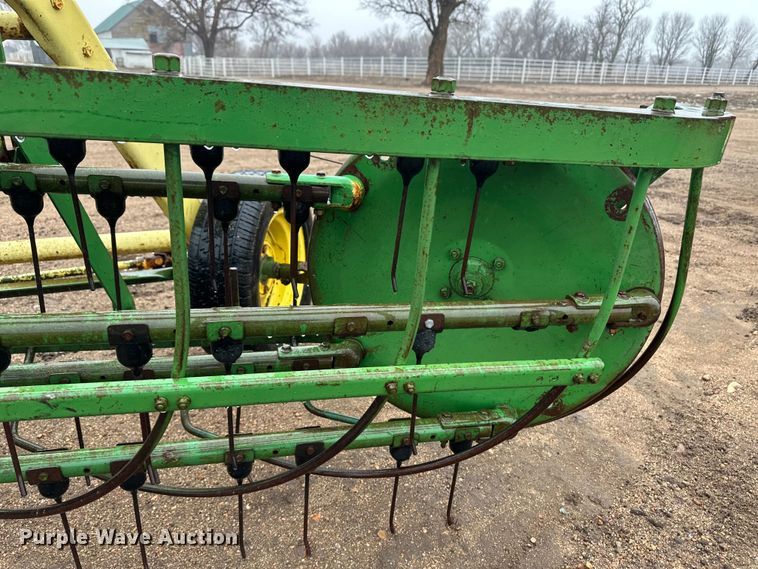 image for item OA9656 John Deere 640 hay rake