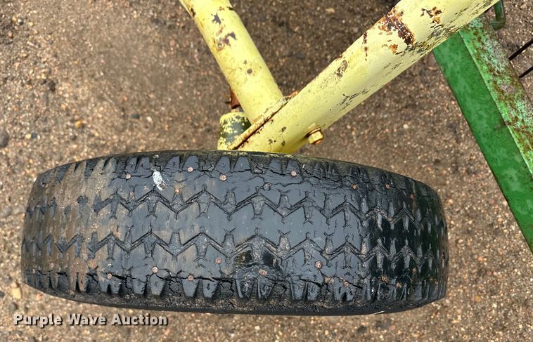 image for item OA9656 John Deere 640 hay rake