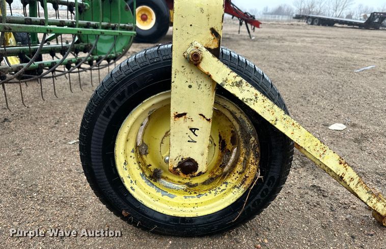 image for item OA9656 John Deere 640 hay rake