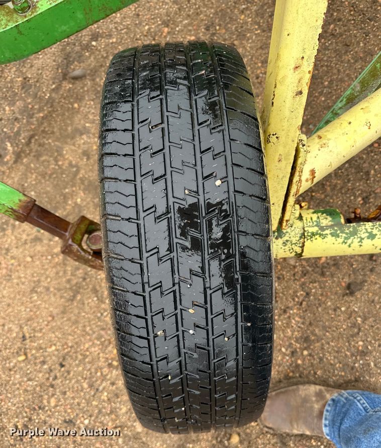 image for item OA9656 John Deere 640 hay rake