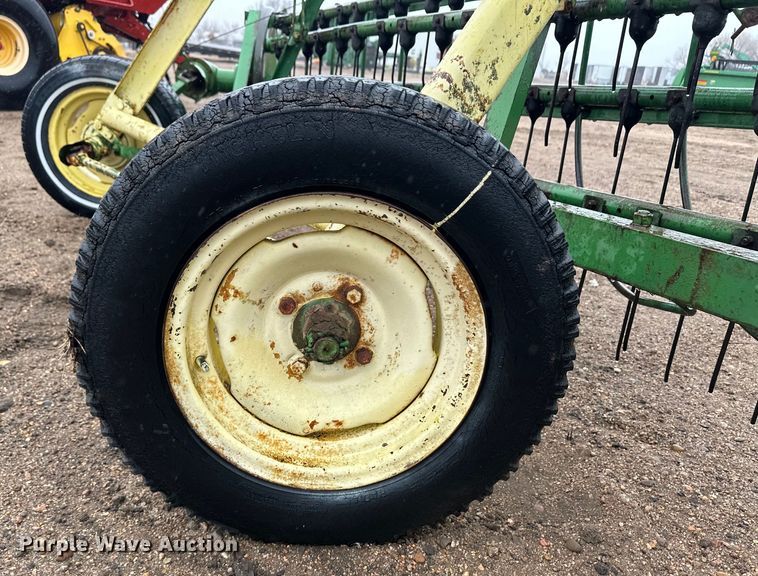 image for item OA9656 John Deere 640 hay rake