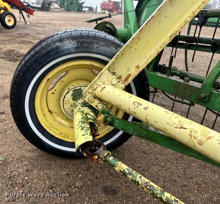 image for item OA9656 John Deere 640 hay rake