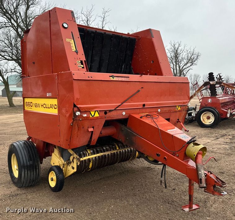 image for item OA9659 1994 New Holland 660 round baler