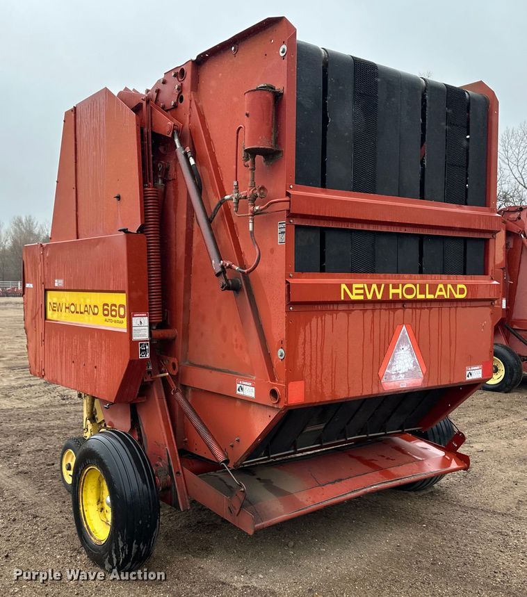 image for item OA9659 1994 New Holland 660 round baler
