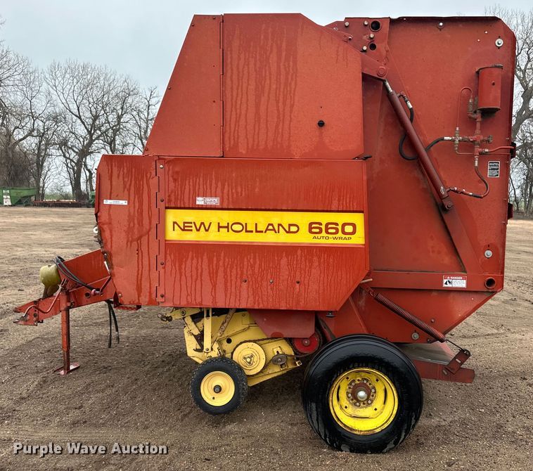image for item OA9659 1994 New Holland 660 round baler