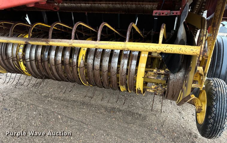 image for item OA9659 1994 New Holland 660 round baler