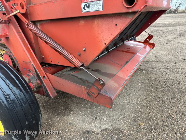 image for item OA9659 1994 New Holland 660 round baler