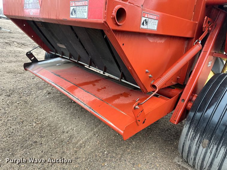 image for item OA9659 1994 New Holland 660 round baler