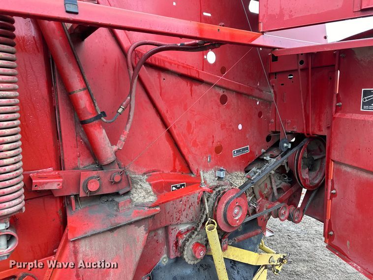 image for item OA9659 1994 New Holland 660 round baler