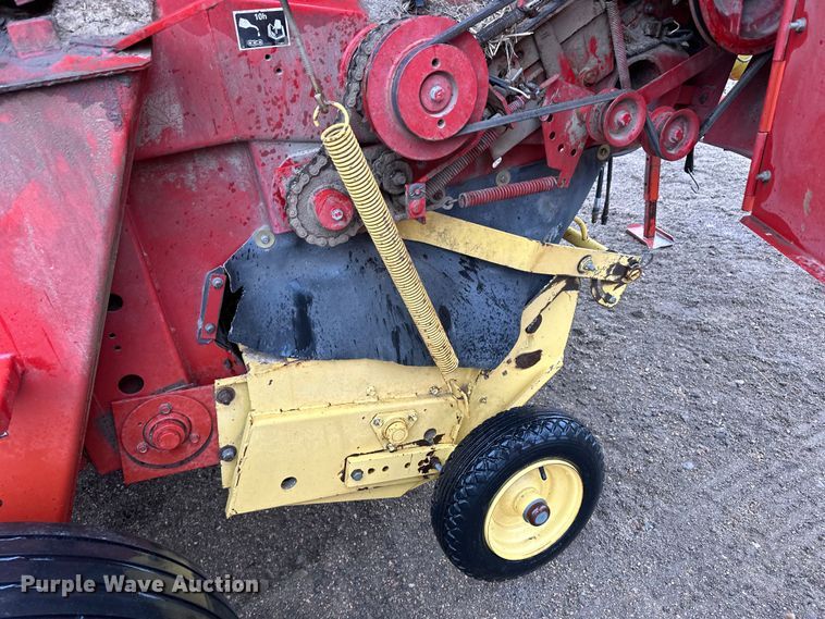 image for item OA9659 1994 New Holland 660 round baler