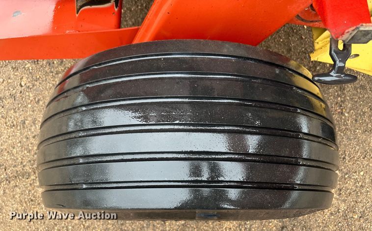 image for item OA9659 1994 New Holland 660 round baler