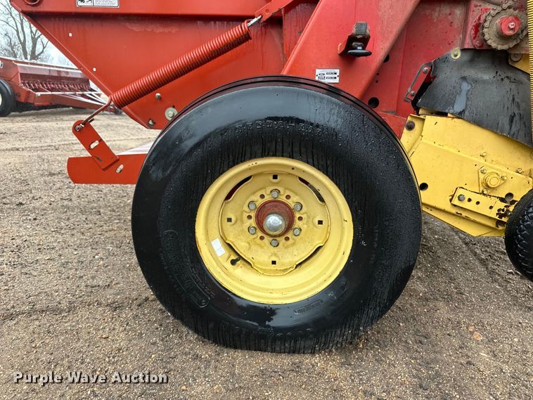 image for item OA9659 1994 New Holland 660 round baler