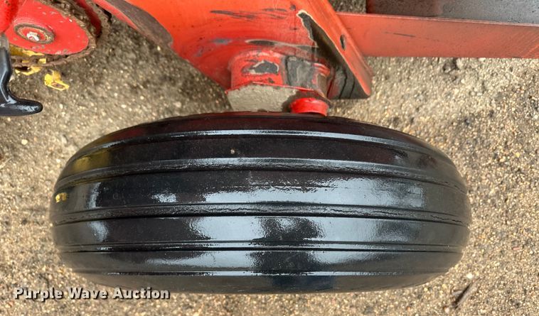 image for item OA9659 1994 New Holland 660 round baler